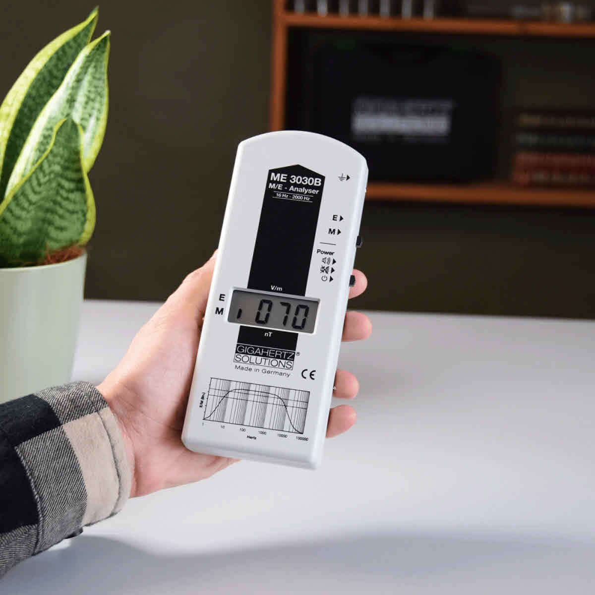 Niederfrequenz-Analyser ME3030B